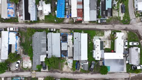 Rundown,-damaged-mobile-homes-in-trailer-park