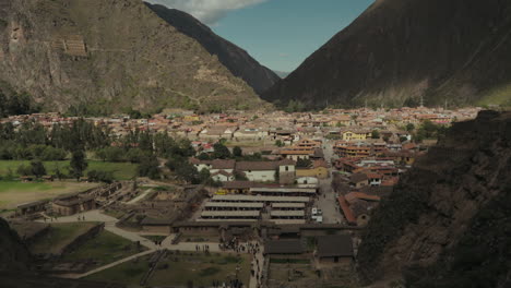 Ollantaytambo-Stadt,-Cusco,-Peru