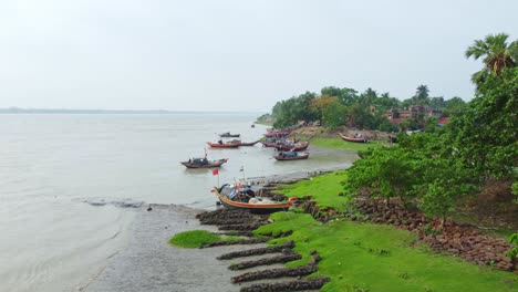 The-estuarine-basin-of-the-Ganges-River-has-a-large-number-of-boat-barriers