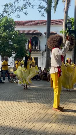 Street-dancers-in-colorful-outfits-performing-traditional-dance-in-Cartagena,-Colombia