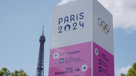 Olympische-Spiele-2024-In-Paris,-Enthüllung-Des-Trocadero-Schilds-Am-Eiffelturm