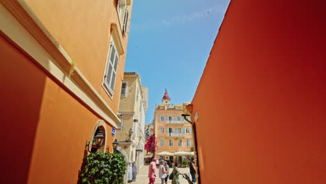 Spaziergang-Durch-Die-Straßen-Der-Altstadt-Von-Korfu