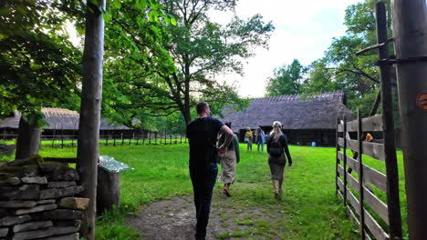 Tourists,-travelers-and-visitors-arrive-at-a-straw-house-in-the-middle-of-the-countryside-among-a-beautiful-landscape-in-the-middle-of-a-mountain