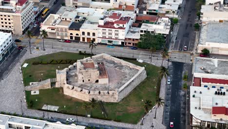 Rotationsaufnahme-Eines-Bollwerks-Gegen-Piraten-In-Veracruz,-Mexiko