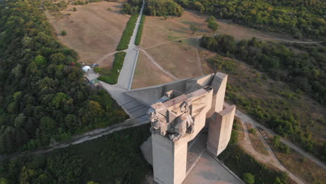 Aerial-drone-shot-of-the-Founders-of-the-Bulgarian-State-monument-in-Shumen,-Bulgaria