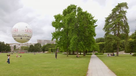 The-green-grass-and-tranquility-in-the-beautiful-Andre-Citroen-park-of-Paris,-where-a-hot-air-balloon-is-ready-to-take-off