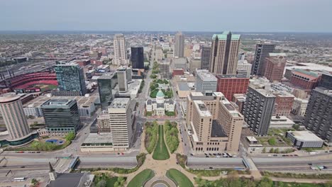 Blick-Auf-Die-Stadt-Saint-Louis-Vom-Gateway-Arch-Mit-Einspielung