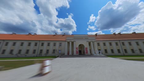 Museo-Nacional-De-Lituania-En-Vilnius.-Imágenes-En-Formato-Hyperlapse