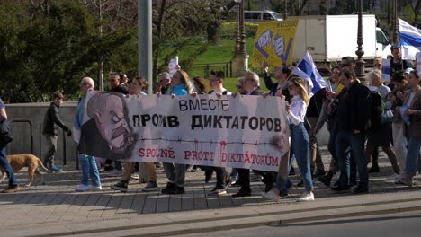 Tausende-Russen-Protestieren-In-Prag-Gegen-Den-Krieg-In-Der-Ukraine