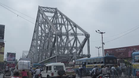 Die-Howrah-Brücke-Ist-Asiens-Längste-Auslegerbrücke,-Die-1983-Von-Der-East-India-Company-Gebaut-Wurde