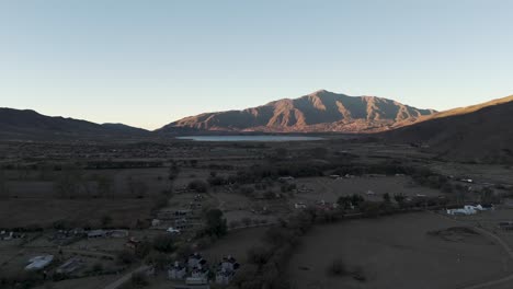 Paranomic-Shot-Of-Dique-La-Pueblo-Del-Mollar,-Tucumán,-Tafí-Del-Valle,-Argentina