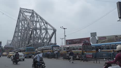 Die-Howrah-Brücke-Ist-Asiens-Längste-Auslegerbrücke,-Die-1983-Von-Der-East-India-Company-Gebaut-Wurde