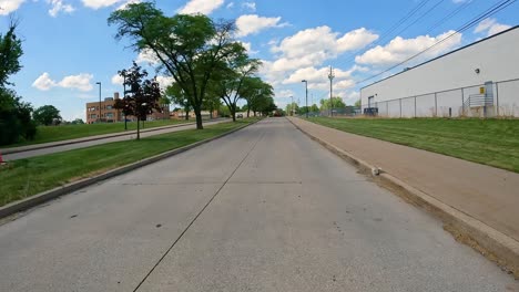 POV-Während-Der-Fahrt-Von-Der-Moline-High-School-Weg-Und-Der-Annäherung-An-Die-Roosevelt-Grundschule