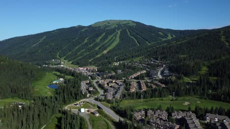 Estación-De-Esquí-Sun-Peaks-En-Canadá