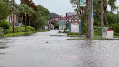 Una-Escena-Dramática-Se-Desarrolla-Cuando-Las-Aguas-De-La-Inundación-Inundan-La-Calle-Frente-Al-Paseo-Marítimo-De-Kemah-Luego-De-La-Poderosa-Llegada-A-Tierra-Del-Huracán-Baryl.