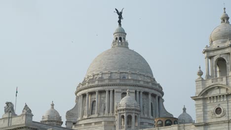 Victoria-Memorial-Hall:-Este-Palacio-De-Mármol-Fue-Establecido-En-El-Centro-De-Calcuta-En-1921-Por-El-Gobierno-Británico-Para-Conmemorar-A-La-Reina-Victoria.