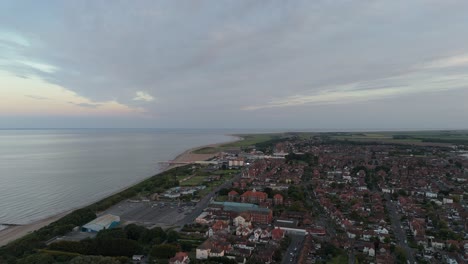 Sonnenuntergang-An-Der-Küste-Des-Beliebten-Badeortes-Skegness-An-Der-Ostküste-Englands