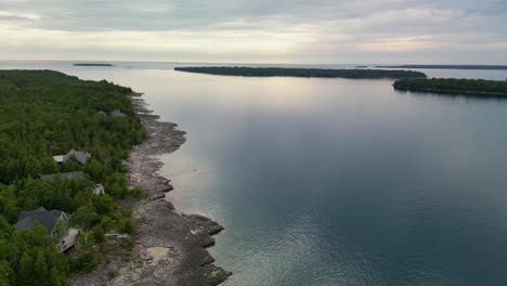 Aerial-coastline-of-Lake-Huron-in-Tobermory,-Ontario,-Canada