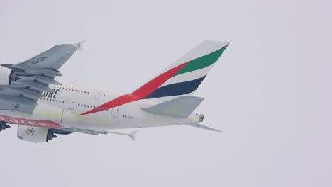 Sonderedition-Des-Internationalen-A380-Flugzeugs-In-Emirates-Lackierung,-Nahaufnahme