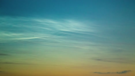 Noctilucent-clouds-timelapse-with-green-and-blue-colours