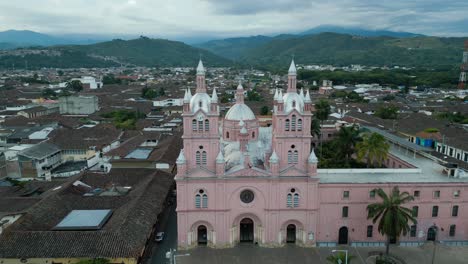 Luftaufnahme-Der-Basilika-Des-Herrn-Der-Wunder-In-Der-Trauer