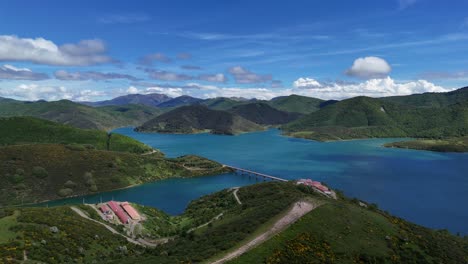 Riano,-Norte-De-España,-Provincia-De-León,-Dron,-Vista-Aérea-Panorámica-De-ángulo-Alto