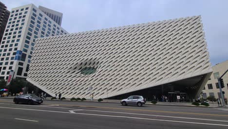 The-Broad-Art-Museum,-Walt-Disney-Concert-Hall-and-Traffic-on-Grand-Avenue,-Los-Angeles,-California-USA,-Panorama