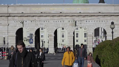 Puerta-Del-Palacio-De-Hofburg-En-Viena-En-Un-Día-Frío