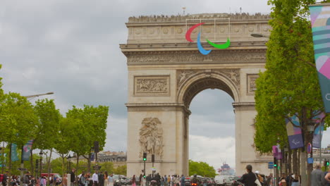 Pan-shot-Arc-de-triomphe-decorated-for-the-2024-Summer-Paralympic-Games,-Paris,-France