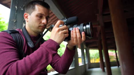 Photographer-spots-an-interesting-subject-at-the-North-Temple-Pagoda-in-Suzhou,-China