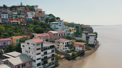 Disparo-De-Un-Dron-En-La-Ciudad-De-Guayaquil,-Ecuador