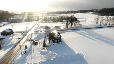 4K-Drohnenaufnahmen-Des-Verschneiten-Dorfes-Niseko-Auf-Der-Nordjapanischen-Insel-Hokkaido-Im-Winter