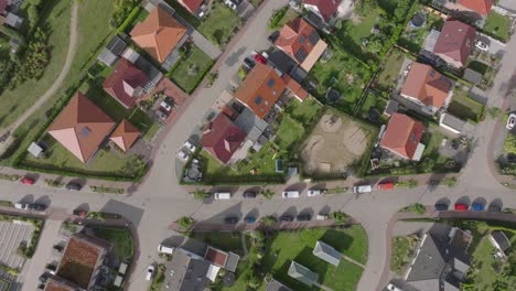 Suburban-residential-area-with-single-family-houses-and-multi-family-buildings-with-gardens-in-a-small-town-in-Germany