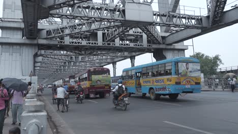 Die-Howrah-Brücke-Ist-Asiens-Längste-Auslegerbrücke,-Die-1983-Von-Der-East-India-Company-Gebaut-Wurde