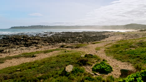 Weite-Sicht-Auf-Sandwege-An-Der-Küste,-Die-Zur-Skulpiesbaai-In-Der-Still-Bay-Führen