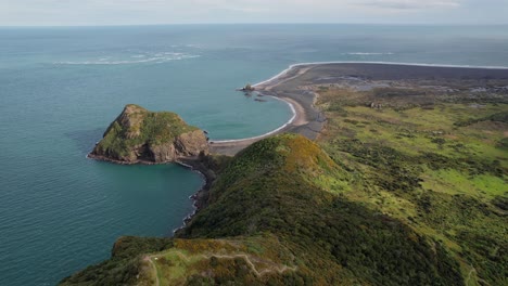 Whatipu-Beach-And-Paratutae-Island-On-Wonga-Wonga-Bay-In-Auckland,-New-Zealand