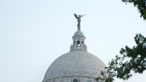 Victoria-Memorial-Hall:-Este-Palacio-De-Mármol-Fue-Establecido-En-El-Centro-De-Calcuta-En-1921-Por-El-Gobierno-Británico-Para-Conmemorar-A-La-Reina-Victoria.