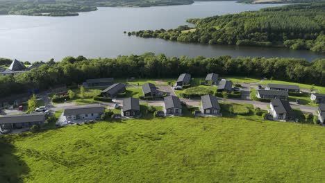 Luxury-holiday-lodges-situated-by-a-tranquil-lake-in-Devon,-England,-providing-a-serene-getaway-in-the-countryside