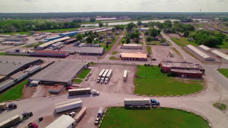 Centro-Industrial-Rural:-Transporte-Y-Almacenamiento-De-Ganado-En-Pequeñas-Ciudades-De-Estados-Unidos