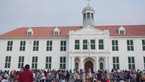 Crowded-People-At-Taman-Fatahillah-Historical-Square-In-West-Jakarta,-Indonesia