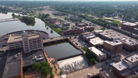 Increíble-Hiperlapso-Sobre-El-Río-Fox,-Stolp-Island-En-El-Centro-De-Aurora,-Illinois