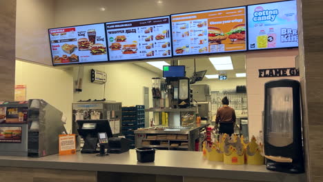 Worker-making-burgers-for-the-customer-inside-Burger-Kings-with-4k-resolution