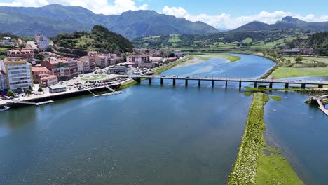 Puente-De-Carretera-Ribadesella-Balneario-Asturias-España-Drone,Aérea