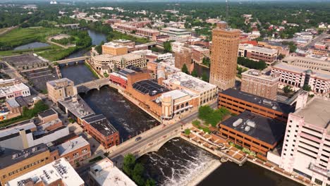 Aerial-Pullback-Away-from-Stolp-Island-in-Aurora,-Illinois