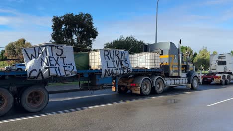 Campaña-Política-De-Protesta-De-Camiones-De-Exportación-De-Ovejas-Para-Conservar-Las-Ovejas