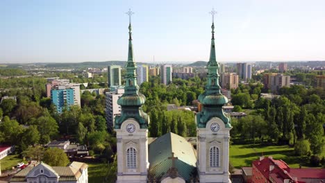 Church-Of-Our-Lady-The-Queen-In-Ostrava,-Czech-Republic---Aerial-Pullback