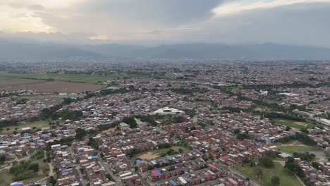 Vista-Aérea-Panorámica-Del-Oriente-De-Cali,-Colombia