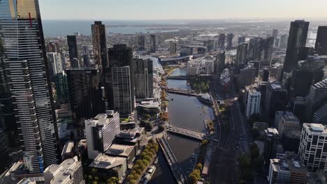 Panorama-Luftaufnahme-Des-CBD-Und-Des-Yarra-River-In-Der-Stadt-Melbourne