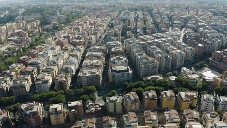 Panorama-Luftbildübersicht-über-Perfekt-In-Reihen-Angeordnete-Gebäude-Im-Viertel-Trastevere-In-Rom,-Italien