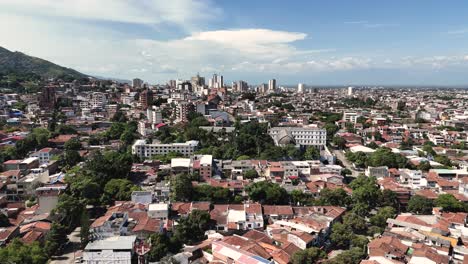 Toma-Cenital-Del-área-De-San-Fernando-Del-Oeste-De-Cali-En-Colombia.